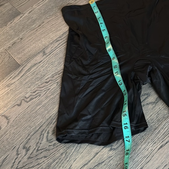 MaidenForm Seamless stay in place high waisted Shorty shape wear Sz M - Picture 6 of 11